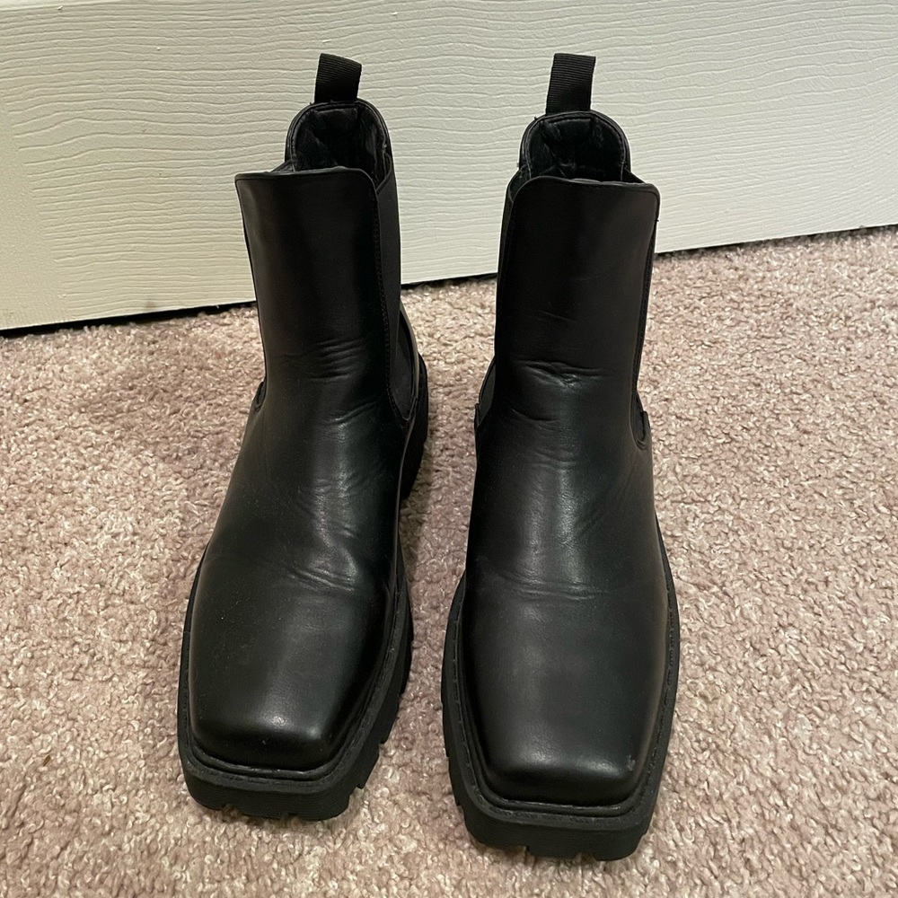 Pretty Little Thing Black Chunky Chelsea Boots